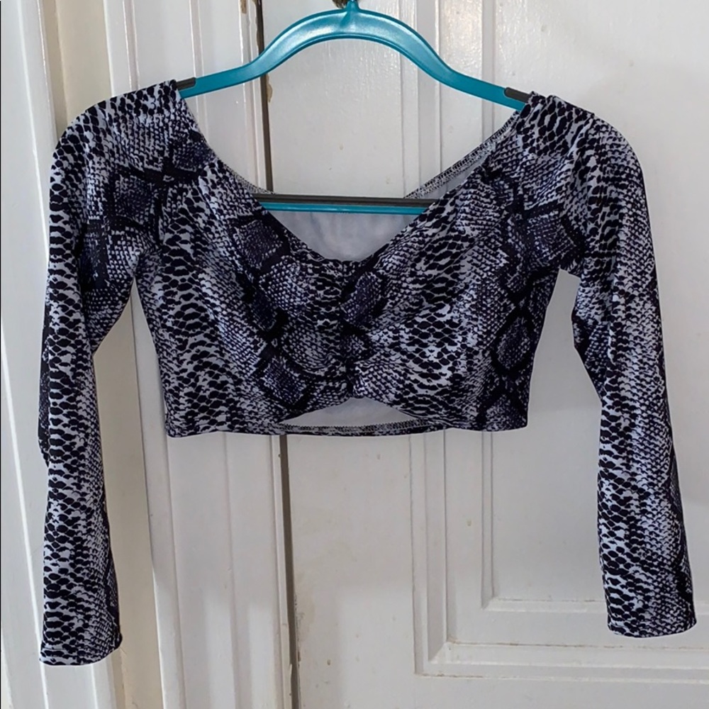 Snake skin cropped long sleeve top Size XS/S